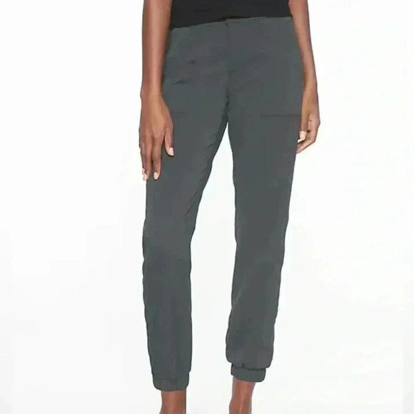 Athleta Women’s Trekkie Jogger in Light Charcoal Grey Color. SIZE 16 - Picture 1 of 8
